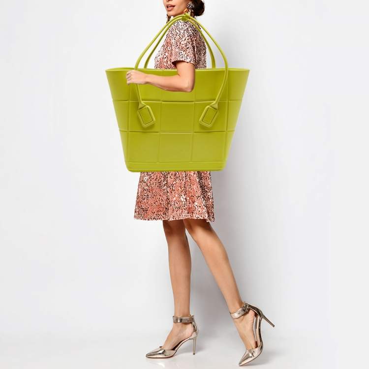 Pre Owned Bottega Veneta Yellow Rubber Large Arco Tote