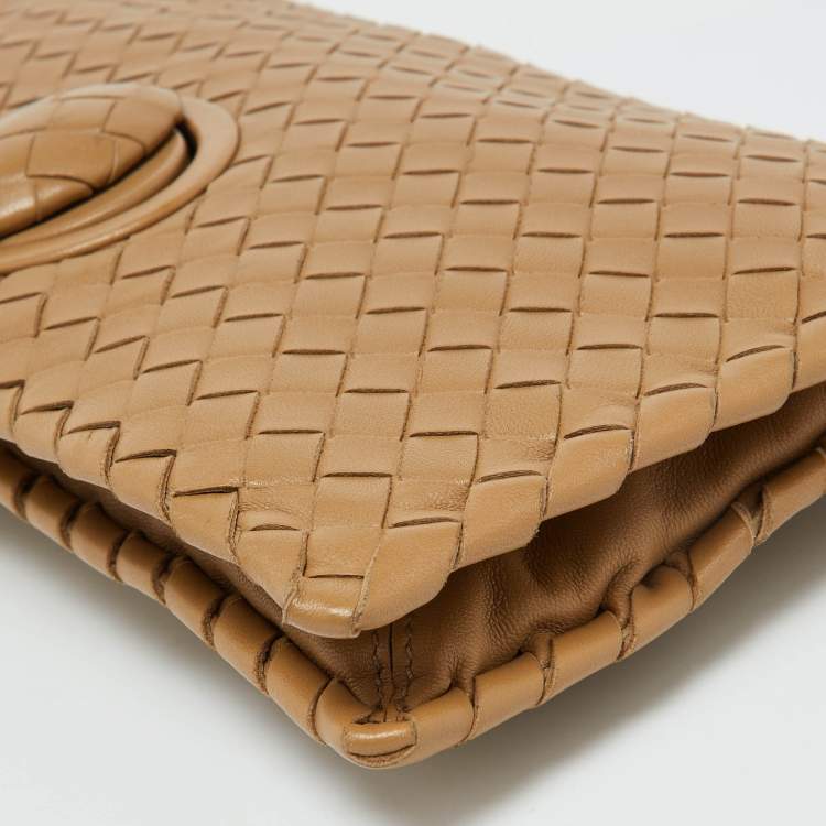 مملوكة مسبقًا Bottega Veneta Beige Intrecciato Leather Twist Lock Flap Clutch