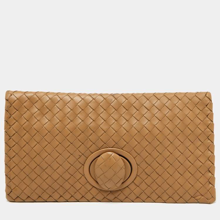 مملوكة مسبقًا Bottega Veneta Beige Intrecciato Leather Twist Lock Flap Clutch