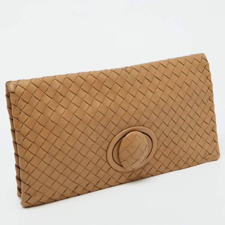 مملوكة مسبقًا Bottega Veneta Beige Intrecciato Leather Twist Lock Flap Clutch