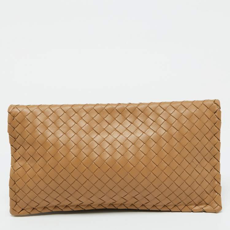 مملوكة مسبقًا Bottega Veneta Beige Intrecciato Leather Twist Lock Flap Clutch