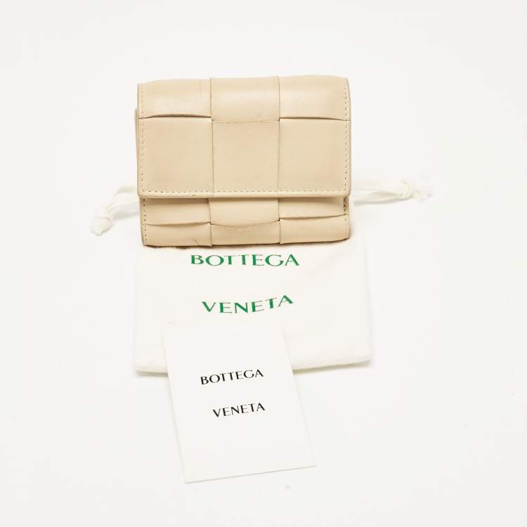 Pre Owned Bottega Veneta Beige Leather Intrecciato Cassette Zip Trifold Wallet