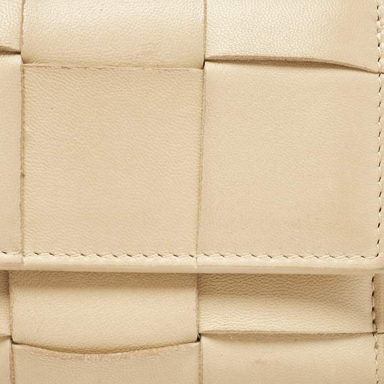 Pre Owned Bottega Veneta Beige Leather Intrecciato Cassette Zip Trifold Wallet