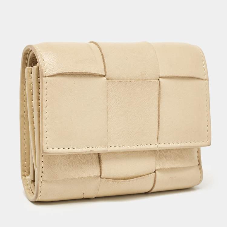 Pre Owned Bottega Veneta Beige Leather Intrecciato Cassette Zip Trifold Wallet