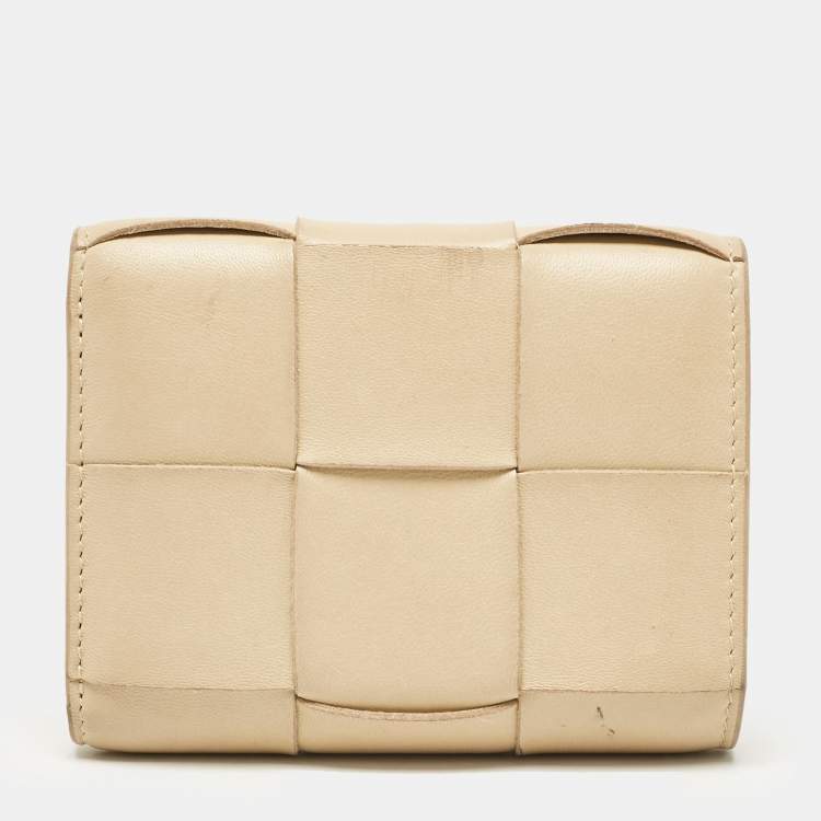 Pre Owned Bottega Veneta Beige Leather Intrecciato Cassette Zip Trifold Wallet