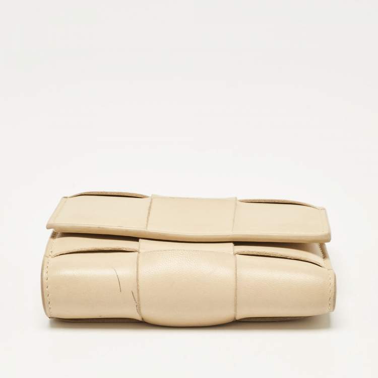 Pre Owned Bottega Veneta Beige Leather Intrecciato Cassette Zip Trifold Wallet