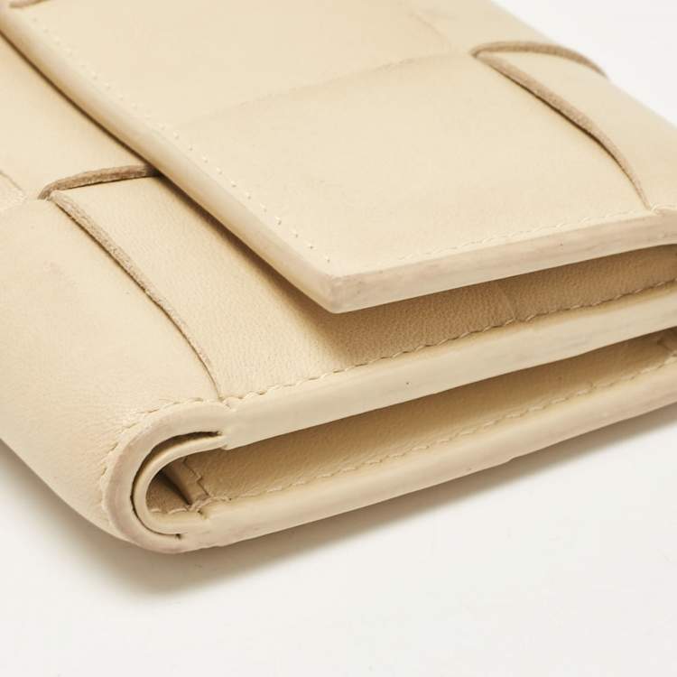 Pre Owned Bottega Veneta Beige Leather Intrecciato Cassette Zip Trifold Wallet