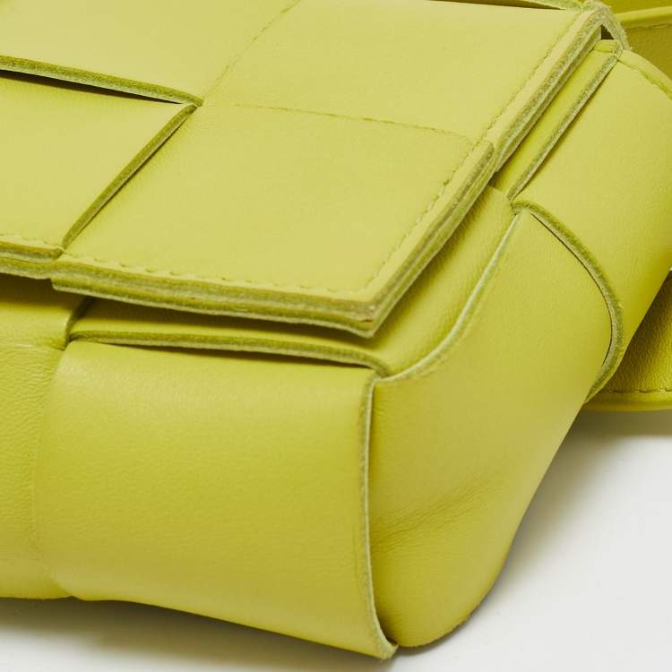 Pre Owned Bottega Veneta Neon Green Leather Intrecciato Cassette Belt Bag