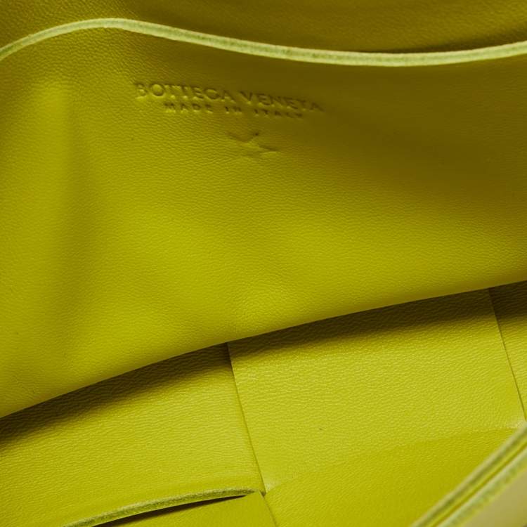 Pre Owned Bottega Veneta Neon Green Leather Intrecciato Cassette Belt Bag