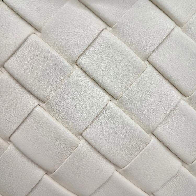 مملوكة مسبقًا Bottega Veneta Ivory Leather Lauren 1980 Clutch Bag
