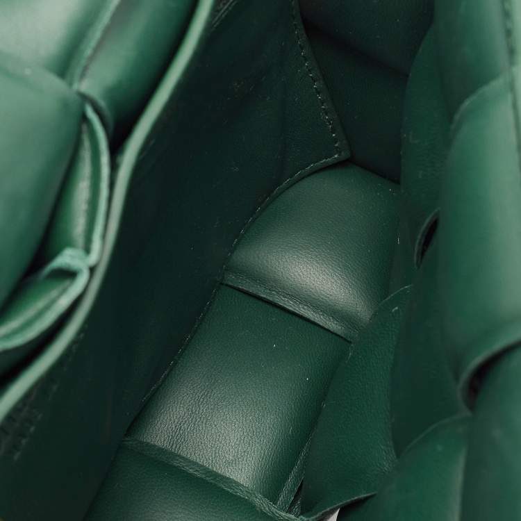 Pre Owned Bottega Veneta Green Leather Padded Chain Cassette Top Handle Bag