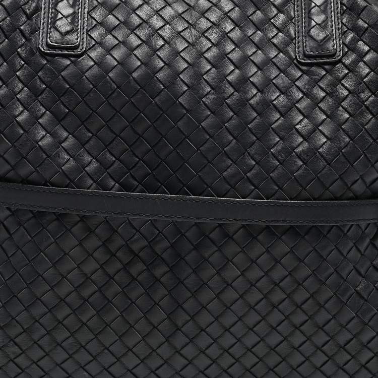 مملوكة مسبقًا Bottega Veneta Midnight Blue Intrecciato Leather Maxi Convertible Tote