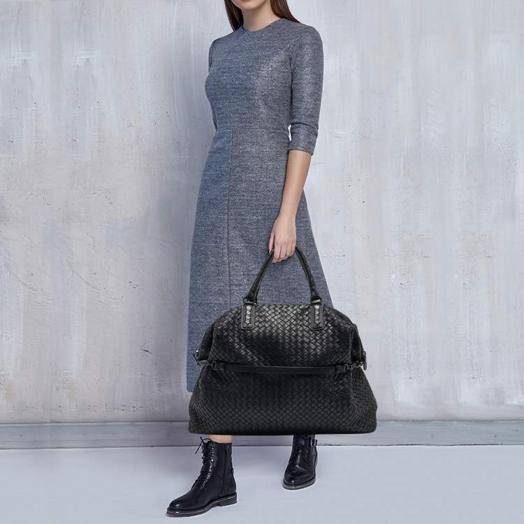 مملوكة مسبقًا Bottega Veneta Midnight Blue Intrecciato Leather Maxi Convertible Tote