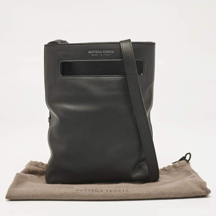 Pre Owned Bottega Veneta Black Leather Slot Messenger Bag