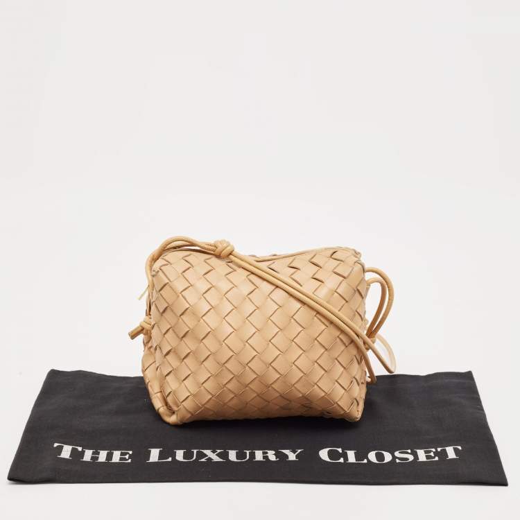 Pre Owned Bottega Veneta Beige Intrecciato Leather Small Loop Camera Bag