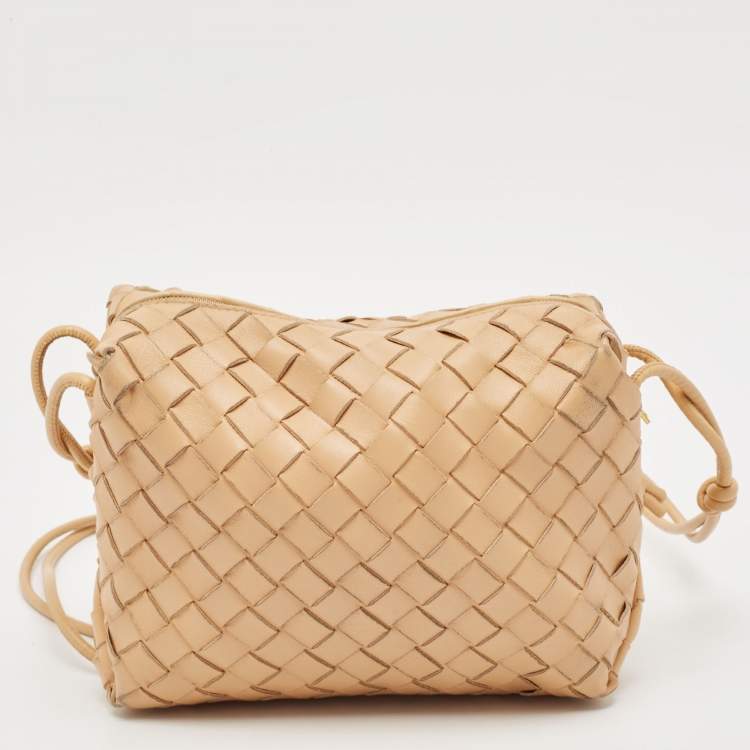Pre Owned Bottega Veneta Beige Intrecciato Leather Small Loop Camera Bag