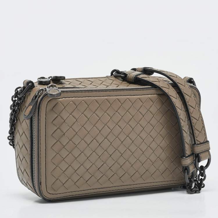 Pre Owned Bottega Veneta Beige Intrecciato Leather Double Zip Camera Crossbody Bag