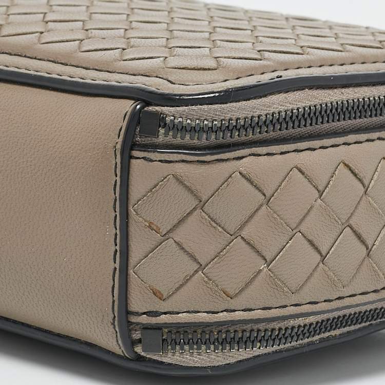 Pre Owned Bottega Veneta Beige Intrecciato Leather Double Zip Camera Crossbody Bag