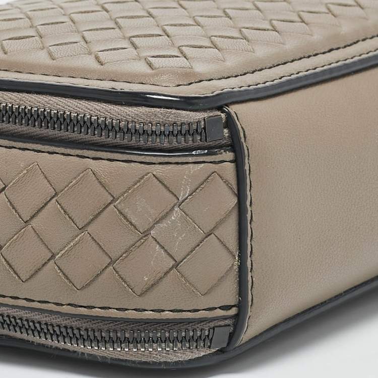 Pre Owned Bottega Veneta Beige Intrecciato Leather Double Zip Camera Crossbody Bag