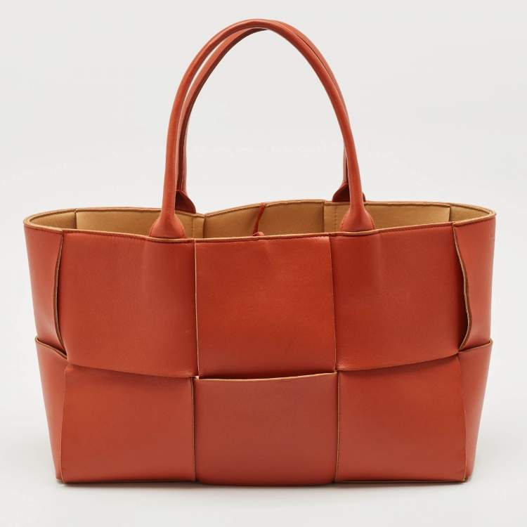 Pre Owned Bottega Veneta Brown Intreccio Leather Medium Arco Tote