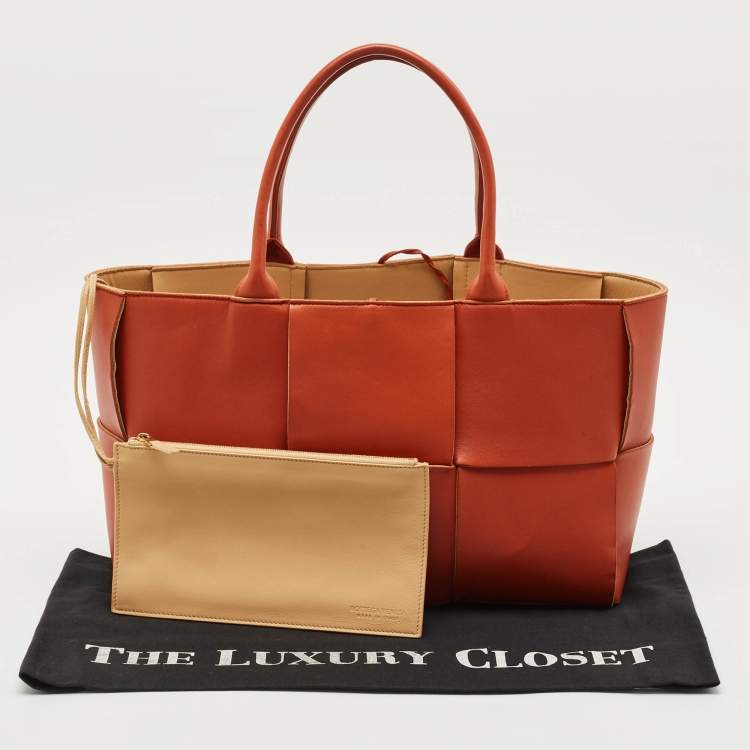 Pre Owned Bottega Veneta Brown Intreccio Leather Medium Arco Tote