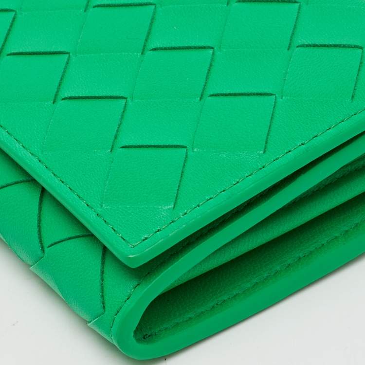 مملوكة مسبقًا Bottega Veneta Green Intrecciato Leather Flap Continental Wallet