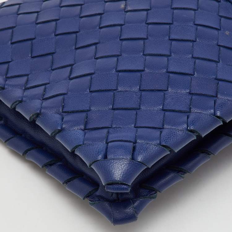 Pre Owned Bottega Veneta Blue Intrecciato Leather Twist Lock Flap Clutch