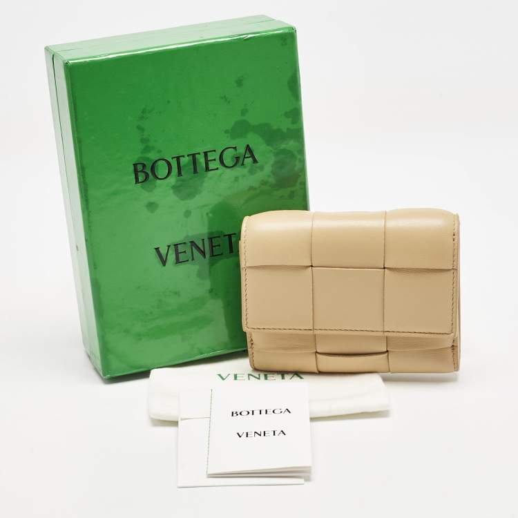 Pre Owned Bottega Veneta Beige Leather Intrecciato Cassette Zip Trifold Wallet