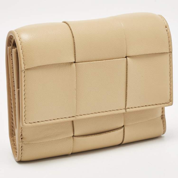 Pre Owned Bottega Veneta Beige Leather Intrecciato Cassette Zip Trifold Wallet
