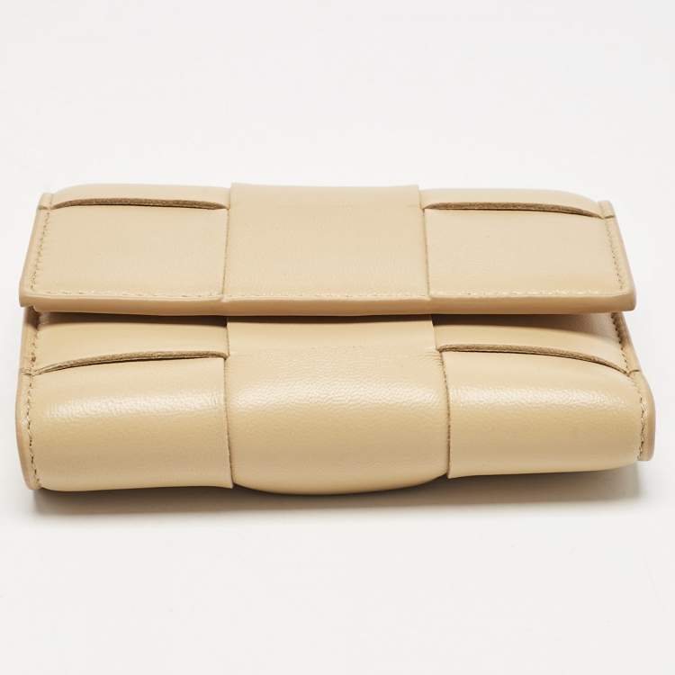 Pre Owned Bottega Veneta Beige Leather Intrecciato Cassette Zip Trifold Wallet