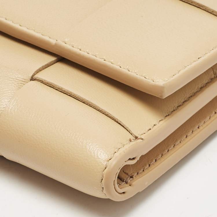 Pre Owned Bottega Veneta Beige Leather Intrecciato Cassette Zip Trifold Wallet