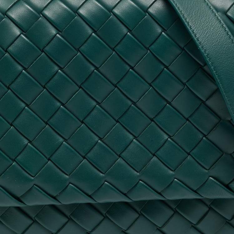 Pre Owned Bottega Veneta Emerald Green Intrecciato Leather Cobble Crossbody Bag