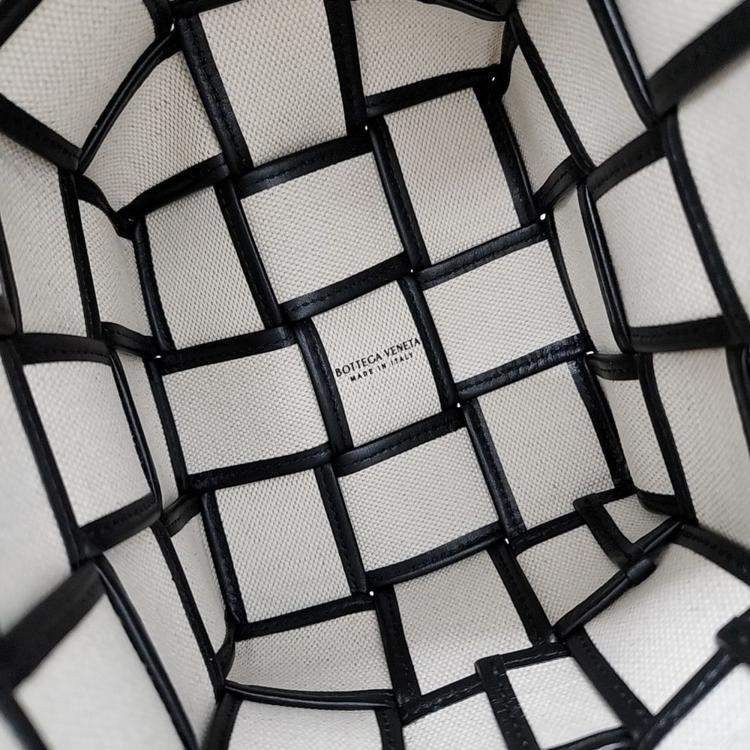 Pre Owned Bottega Veneta Beige/Black Canvas Cassette Bucket Bag