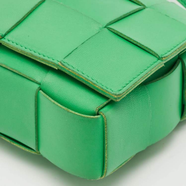 Pre Owned Bottega Veneta Green Intreccio Leather Cassette Shoulder Bag