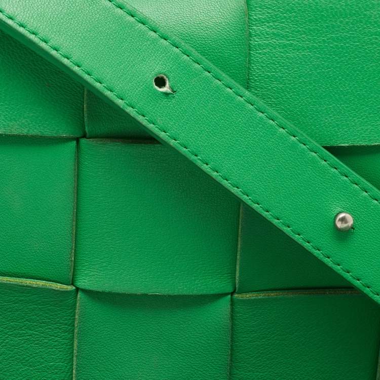 Pre Owned Bottega Veneta Green Intreccio Leather Cassette Shoulder Bag