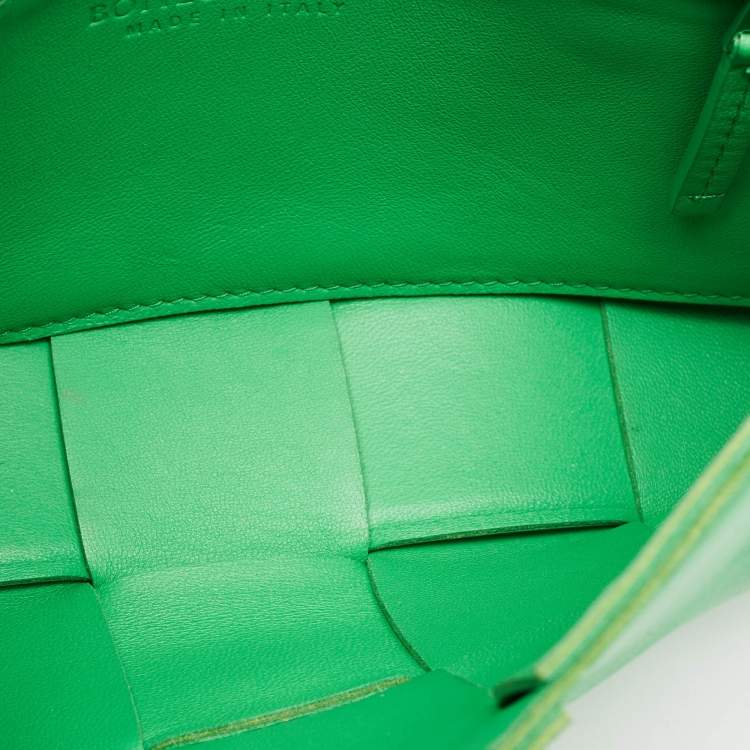 Pre Owned Bottega Veneta Green Intreccio Leather Cassette Shoulder Bag