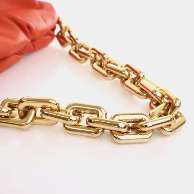 مملوكة مسبقًا Bottega Veneta The Chain Pouch Calfskin Leather Clutch