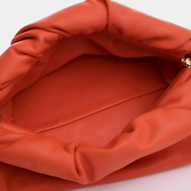 مملوكة مسبقًا Bottega Veneta The Chain Pouch Calfskin Leather Clutch