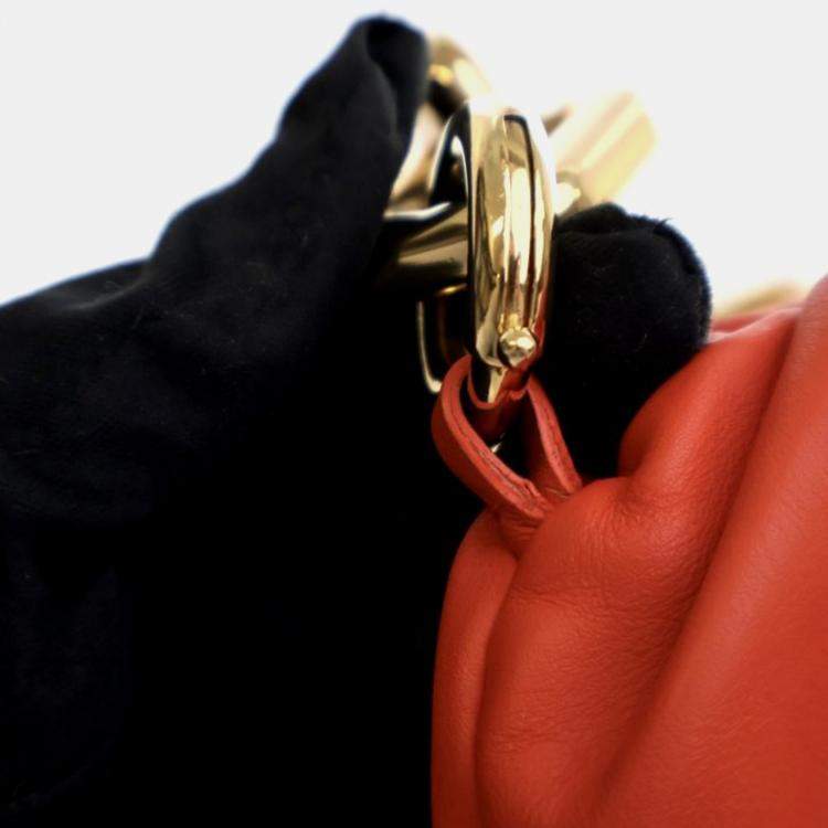 مملوكة مسبقًا Bottega Veneta The Chain Pouch Calfskin Leather Clutch