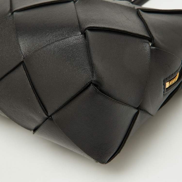 Pre Owned Bottega Veneta Black Leather Small Cassette Camera Bag