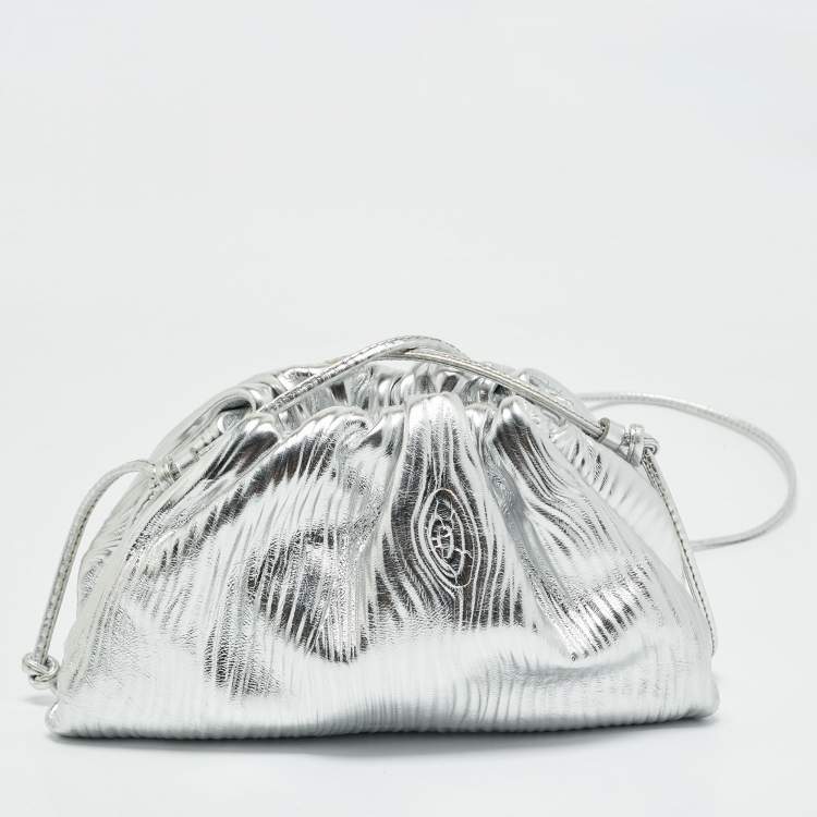 Pre Owned Bottega Veneta Silver Textured Leather Mini The Pouch Bag
