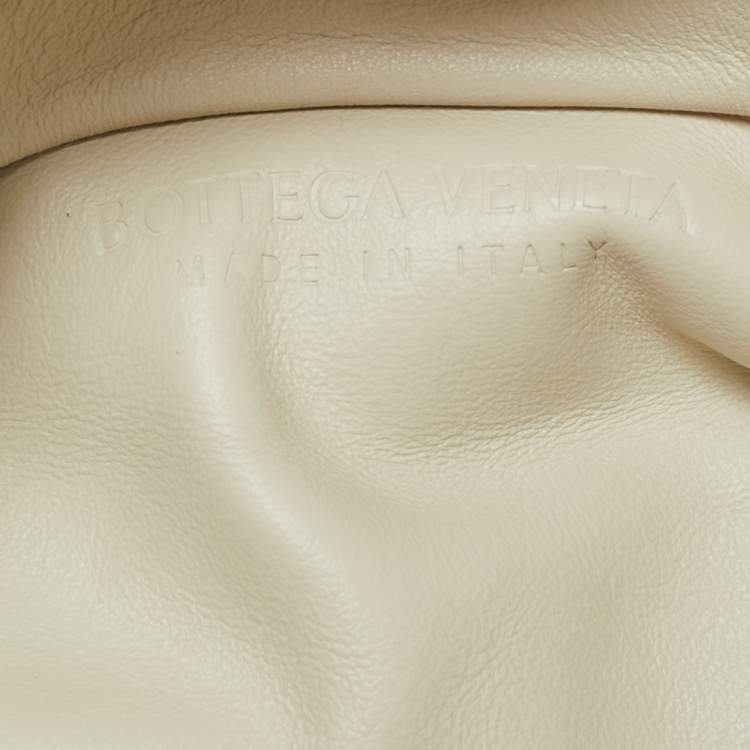 مملوكة مسبقًا Bottega Veneta Off White Leather The Chain Pouch Bag