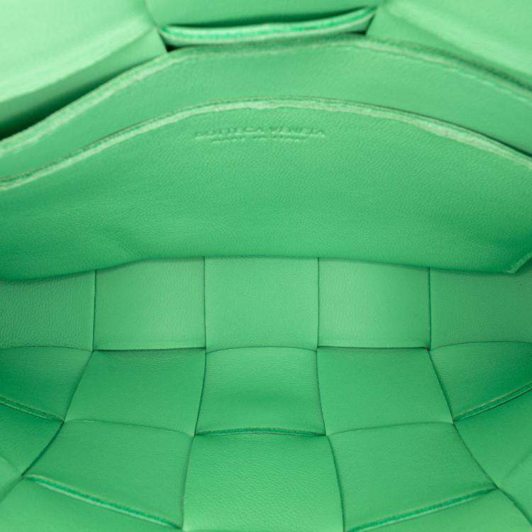 مملوكة مسبقًا Bottega Veneta Green Small Nappa Intrecciato Cassette Crossbody