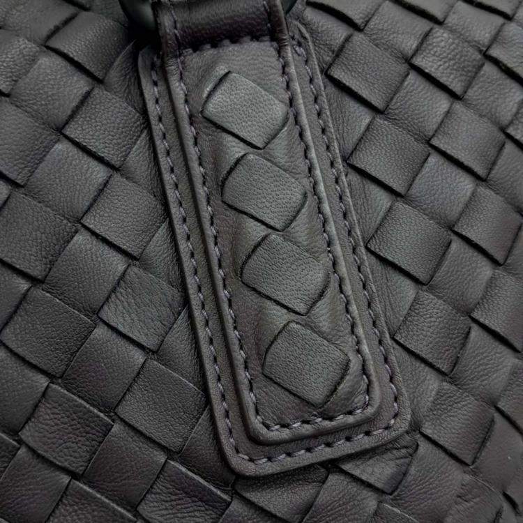 Pre Owned Bottega Veneta Black Leather convertible bag