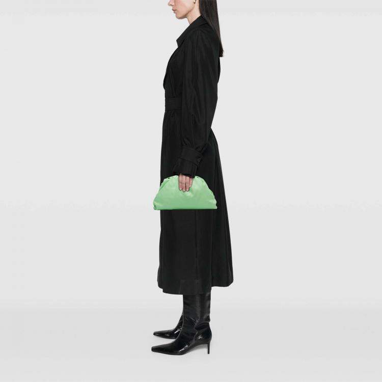 مملوكة مسبقًا Bottega Veneta Green Teen Lambskin Pouch