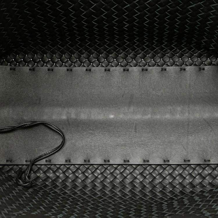 Pre Owned Bottega Veneta Black Medium Lambskin Intreccio Cabat Tote