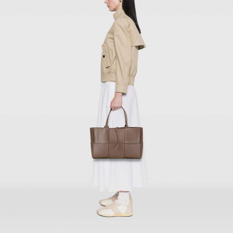 Pre Owned Bottega Veneta Brown Medium Nappa Maxi Intrecciato Arco Tote