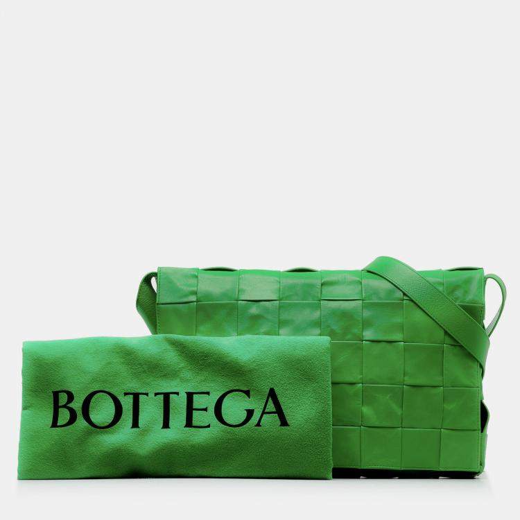 Pre Owned Bottega Veneta Green Maxi Paper Calfskin Intrecciato Cassette Crossbody