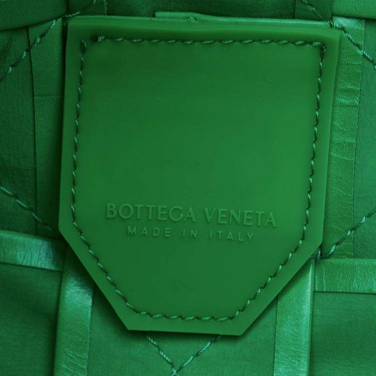 Pre Owned Bottega Veneta Green Maxi Paper Calfskin Intrecciato Cassette Crossbody