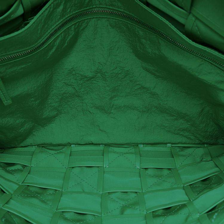 Pre Owned Bottega Veneta Green Maxi Paper Calfskin Intrecciato Cassette Crossbody
